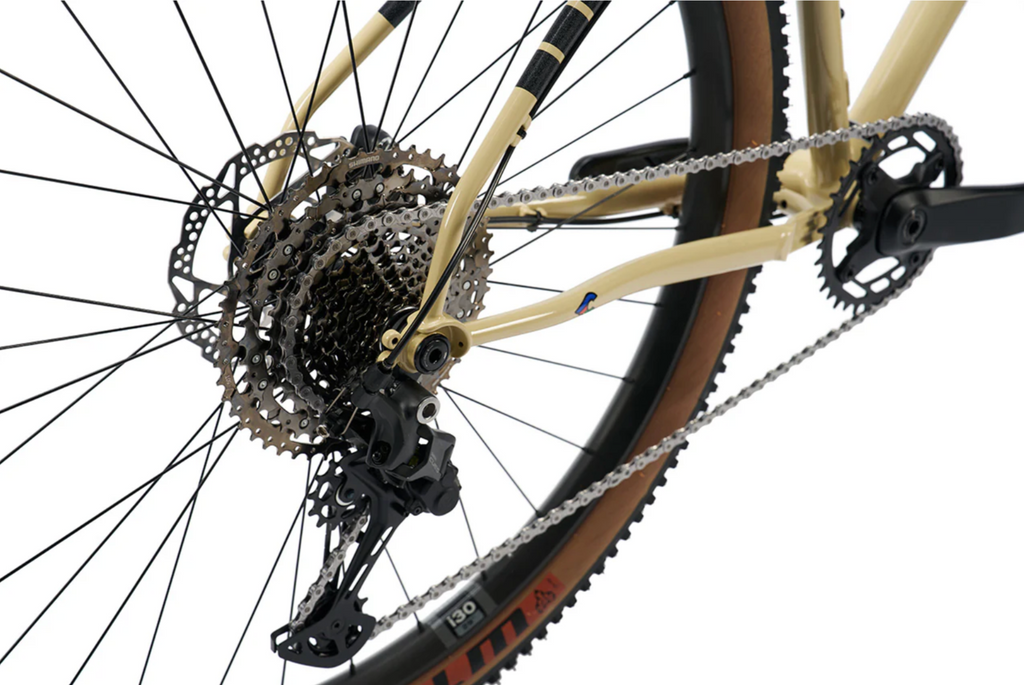 Bicicleta gravel Cinelli Hobootleg Geo Cues 1x11 desert mud – detalle transmisión Shimano Cues