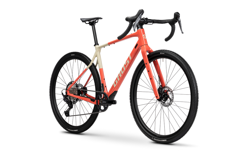 Bicicleta gravel Ghost Asket CF Pro 2026 passion flame/sandy beige – vista en perspectiva