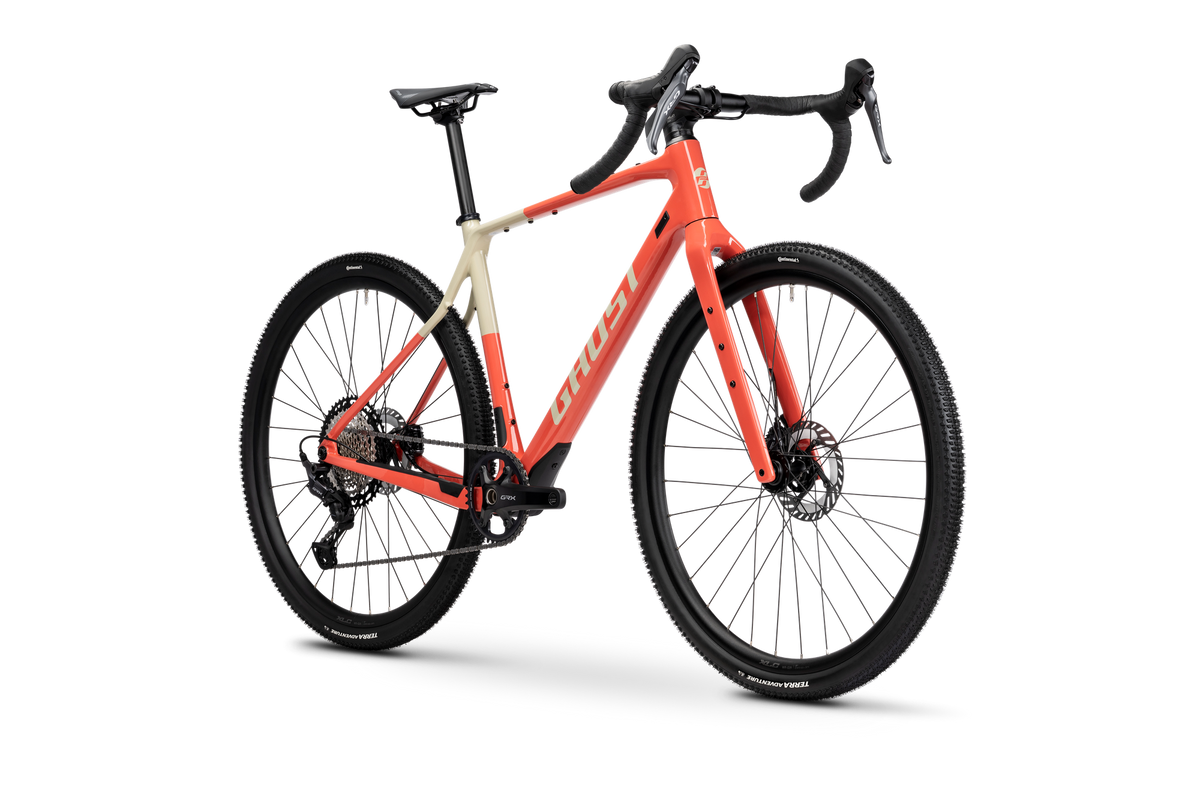 Bicicleta gravel Ghost Asket CF Pro 2026 passion flame/sandy beige – vista en perspectiva