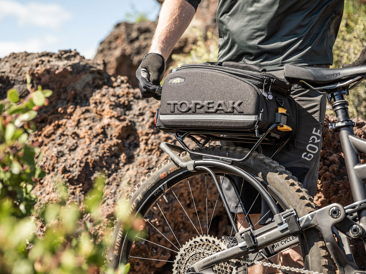 Portabultos trasero Topeak TetraRack M2 negro – montado con bolsa