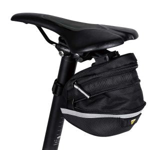Bolsa de sillín Topeak Wedge Pack II (M) negro – montada, con la capacidad ampliada