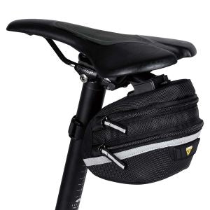 Bolsa de sillín Topeak Wedge Pack II (M) negro – montada en la bici