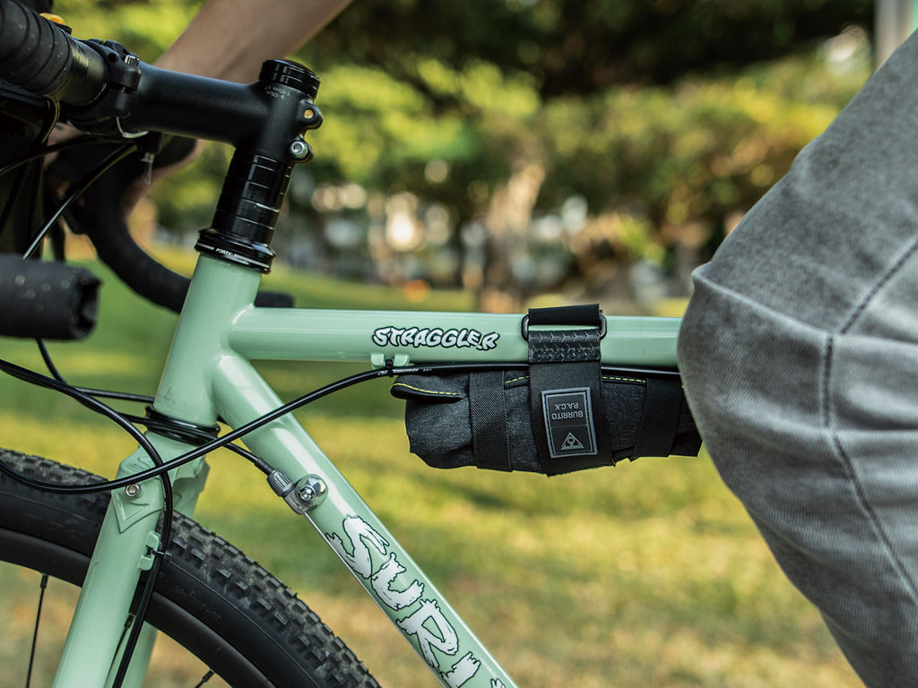 Estuche de herramientas Topeak Burrito Pack negro – montado bajo el tubo superior