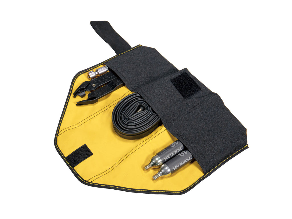 Estuche de herramientas Topeak Burrito Pack negro – abierto con contenido