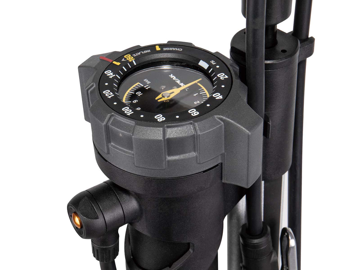 Bomba de suelo Topeak JoeBlow Booster para tubeless negro – detalle del manómetro