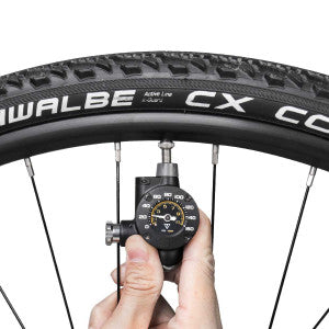 Inflador de CO2 Topeak AirBooster G2 con manómetro – midiendo la presión