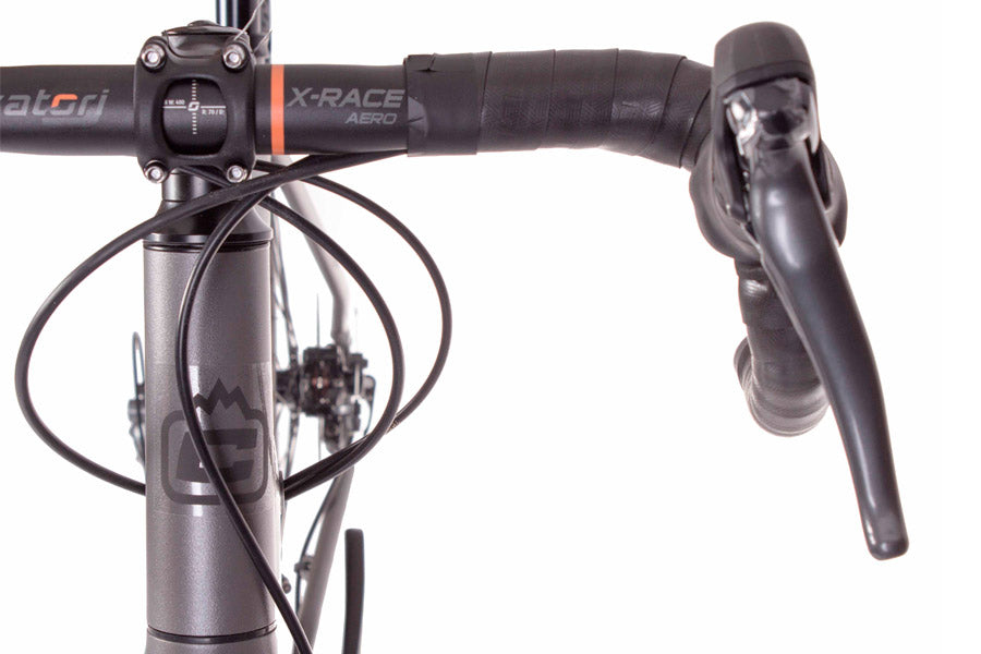 Bicicleta gravel Crest Split 16v gris sable – detalle