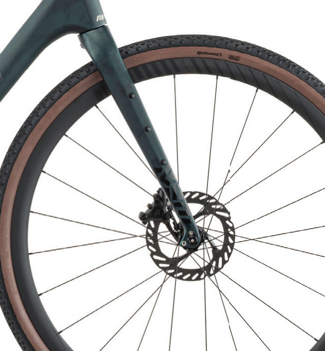 Bicicleta gravel Raymon Soreno Ultra 2027 ud jadegreen – detalle horquilla de carbono y freno de disco